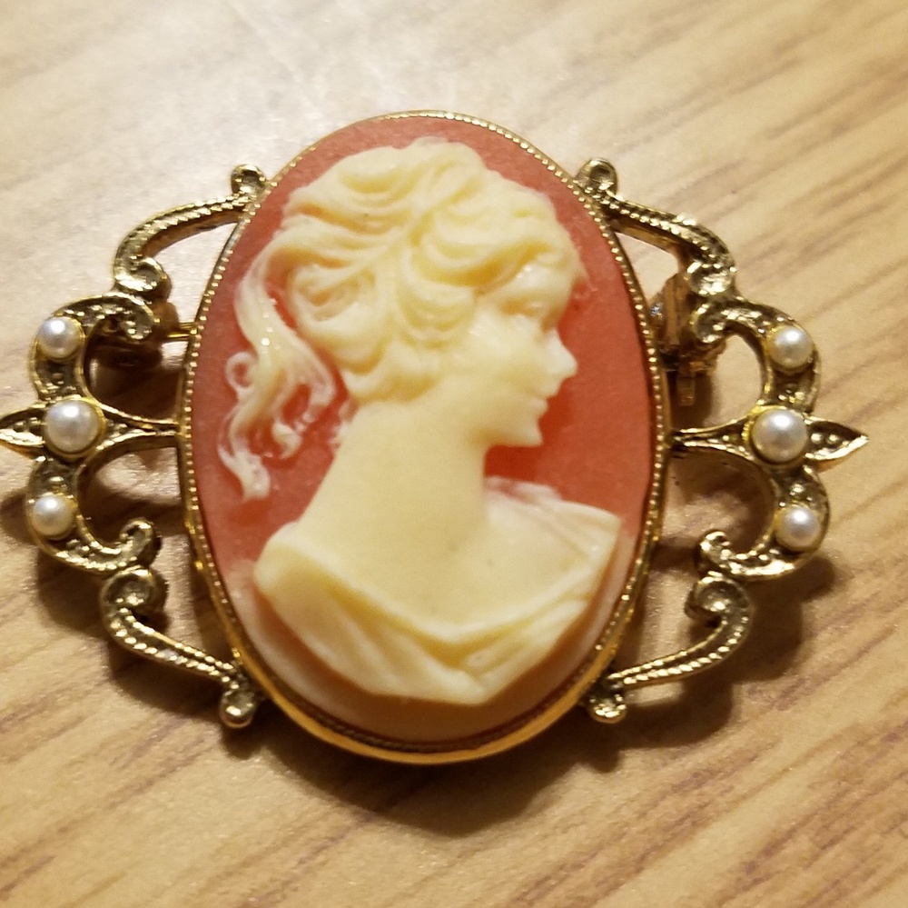 Cameo brooch ❤❤❤❤❤❤